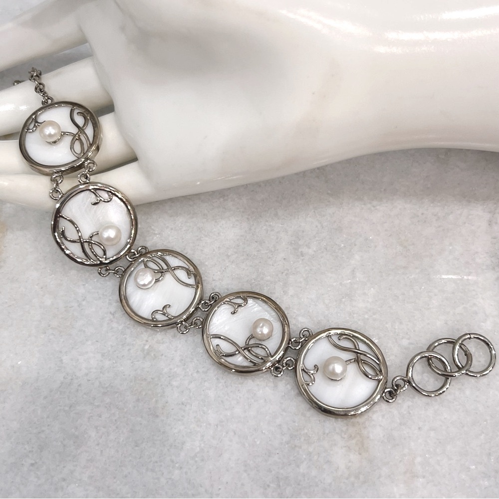 Freshwater Pearl and Shell Toggle Clasp Bracelet